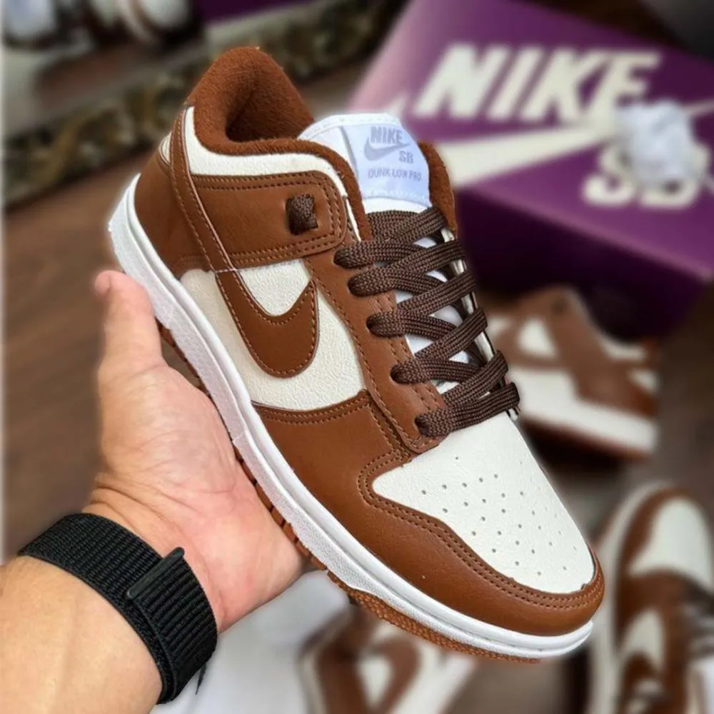 Tênis SB Dunk Low - Caramelo/Branco