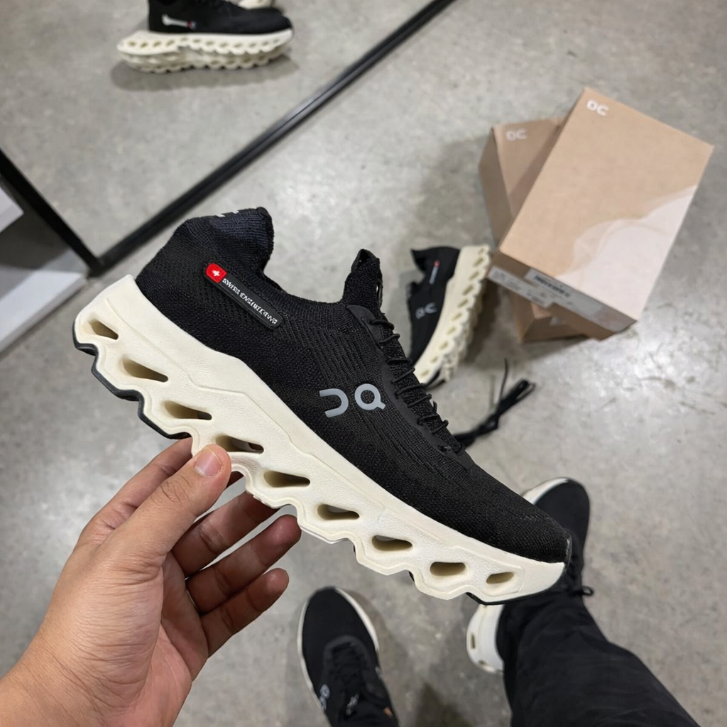 ênis On Cloud – Preto com Solado Bege