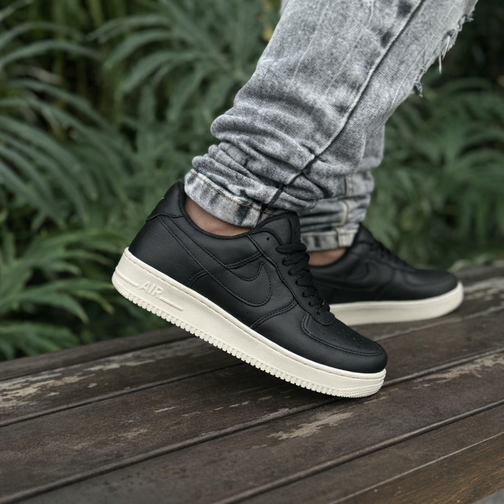 Tênis Air Force 1 - Preto Branco