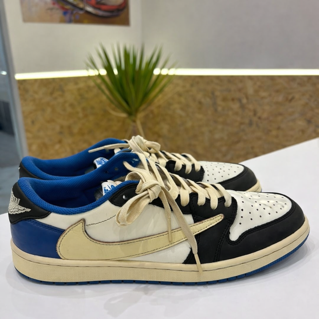 Air Jordan- Travis Scott ROYAL