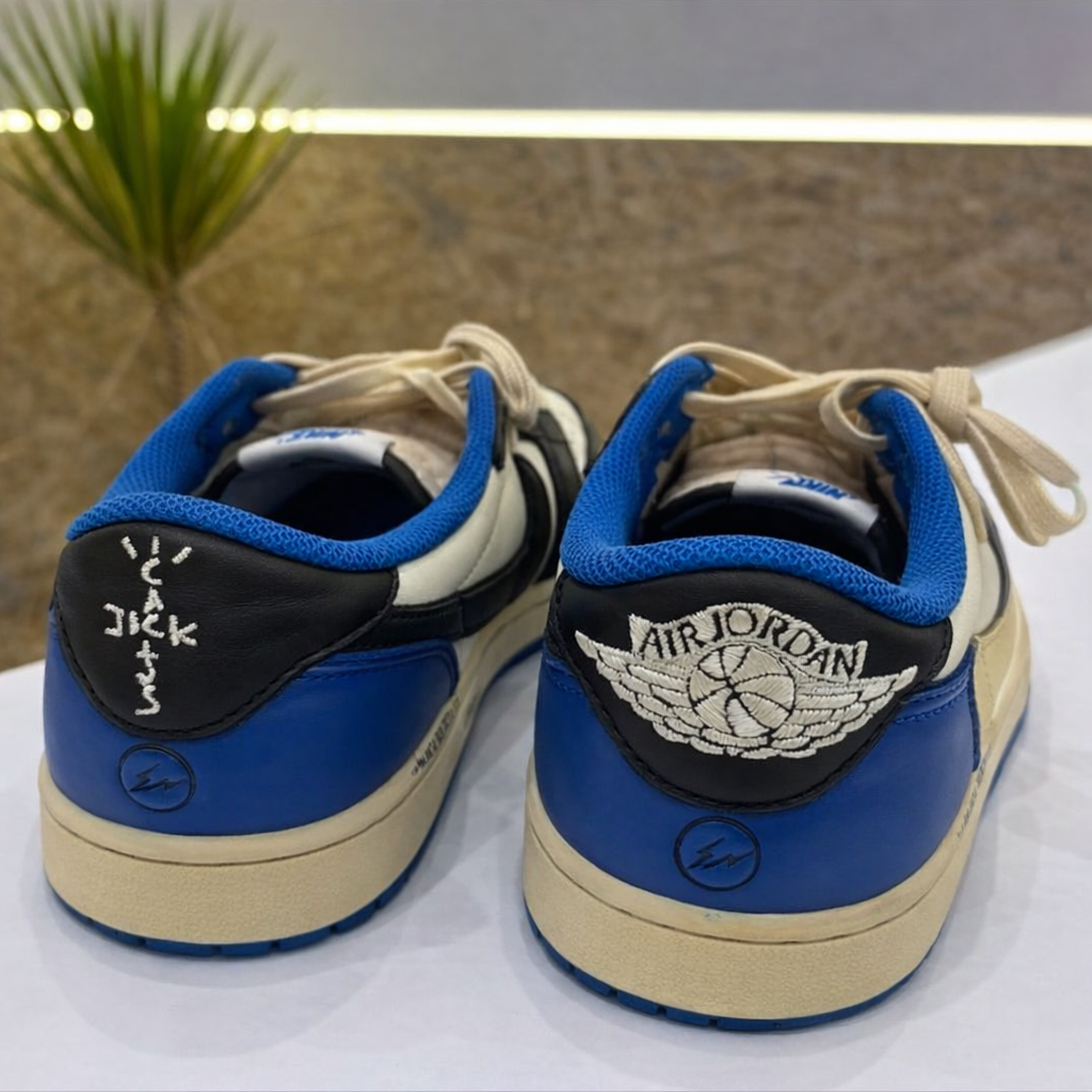Air Jordan- Travis Scott ROYAL