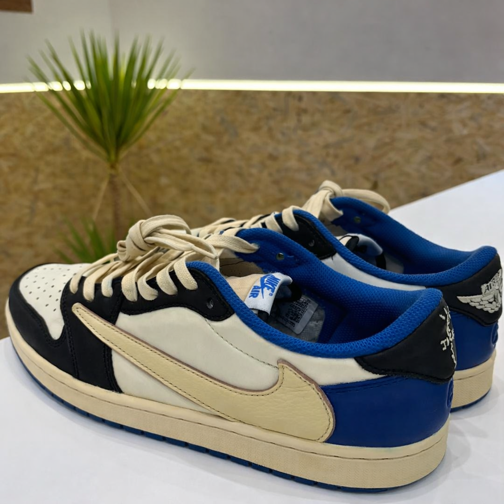 Air Jordan- Travis Scott ROYAL