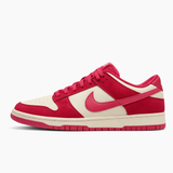 Tênis SB Dunk Low pro camurça pink