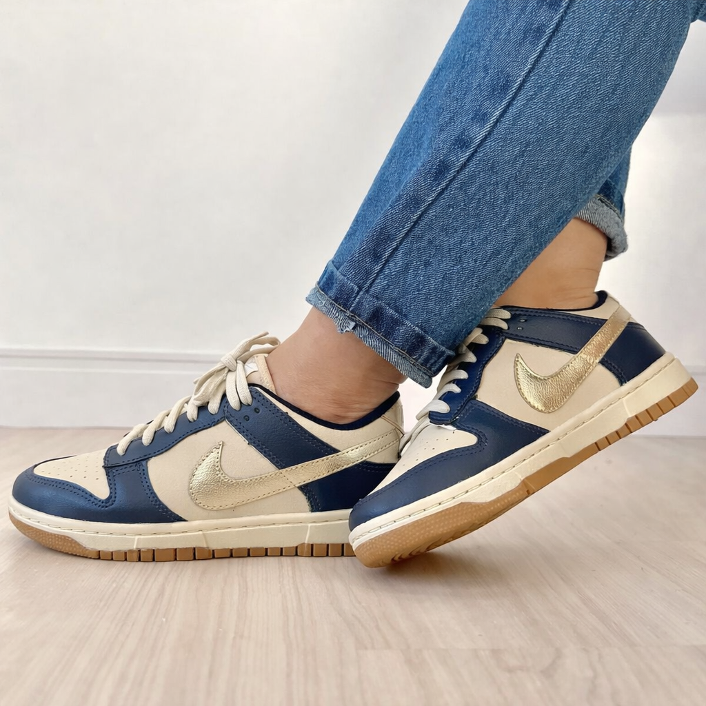 Tênis SB Dunk Low - Azul/Dourado