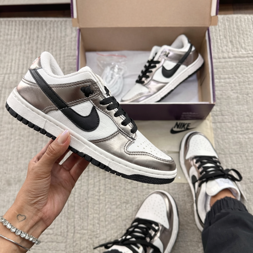 Tênis SB Dunk Low - Prata/Branco