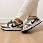 Tênis SB Dunk Low - Prata/Branco