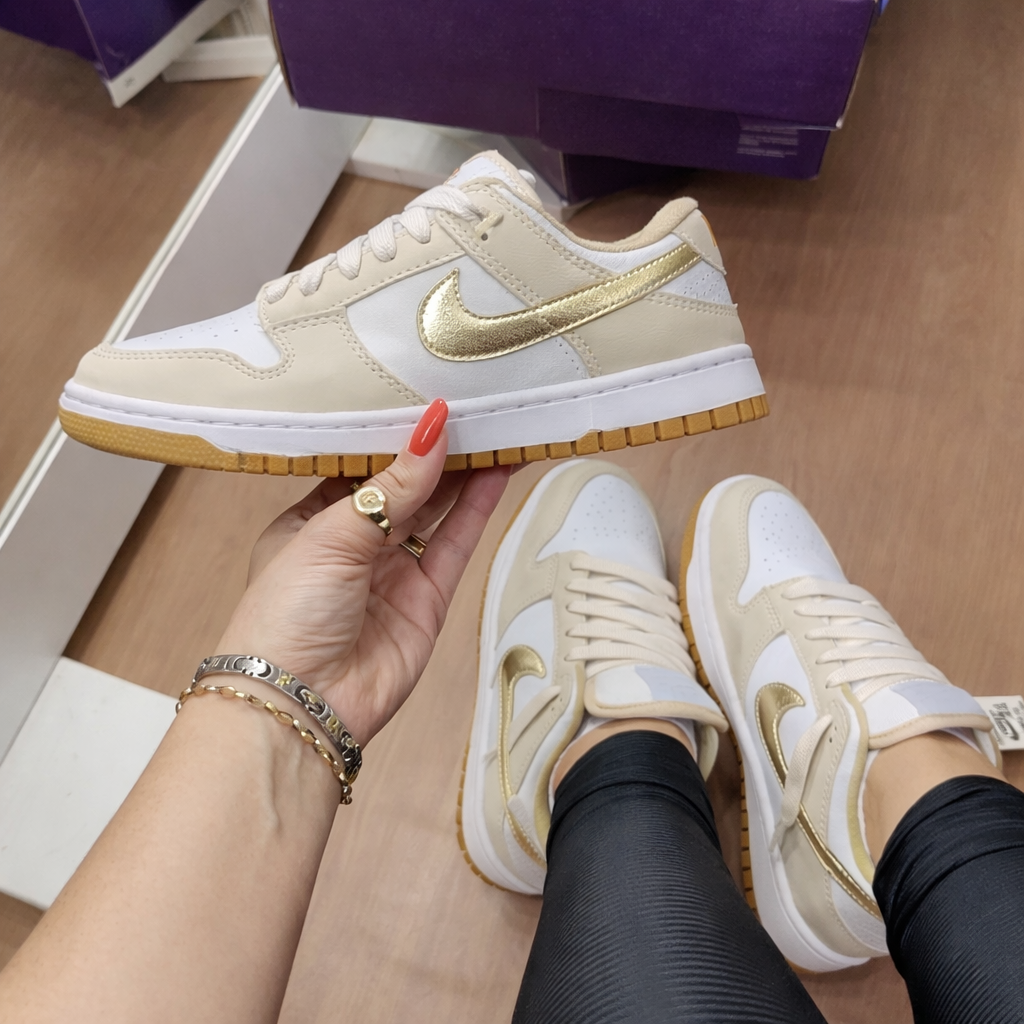 Tênis SB Dunk Low - Metallic Gold