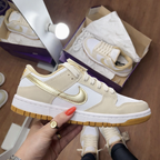 Tênis SB Dunk Low - Metallic Gold
