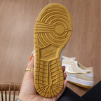 Tênis SB Dunk Low - Metallic Gold