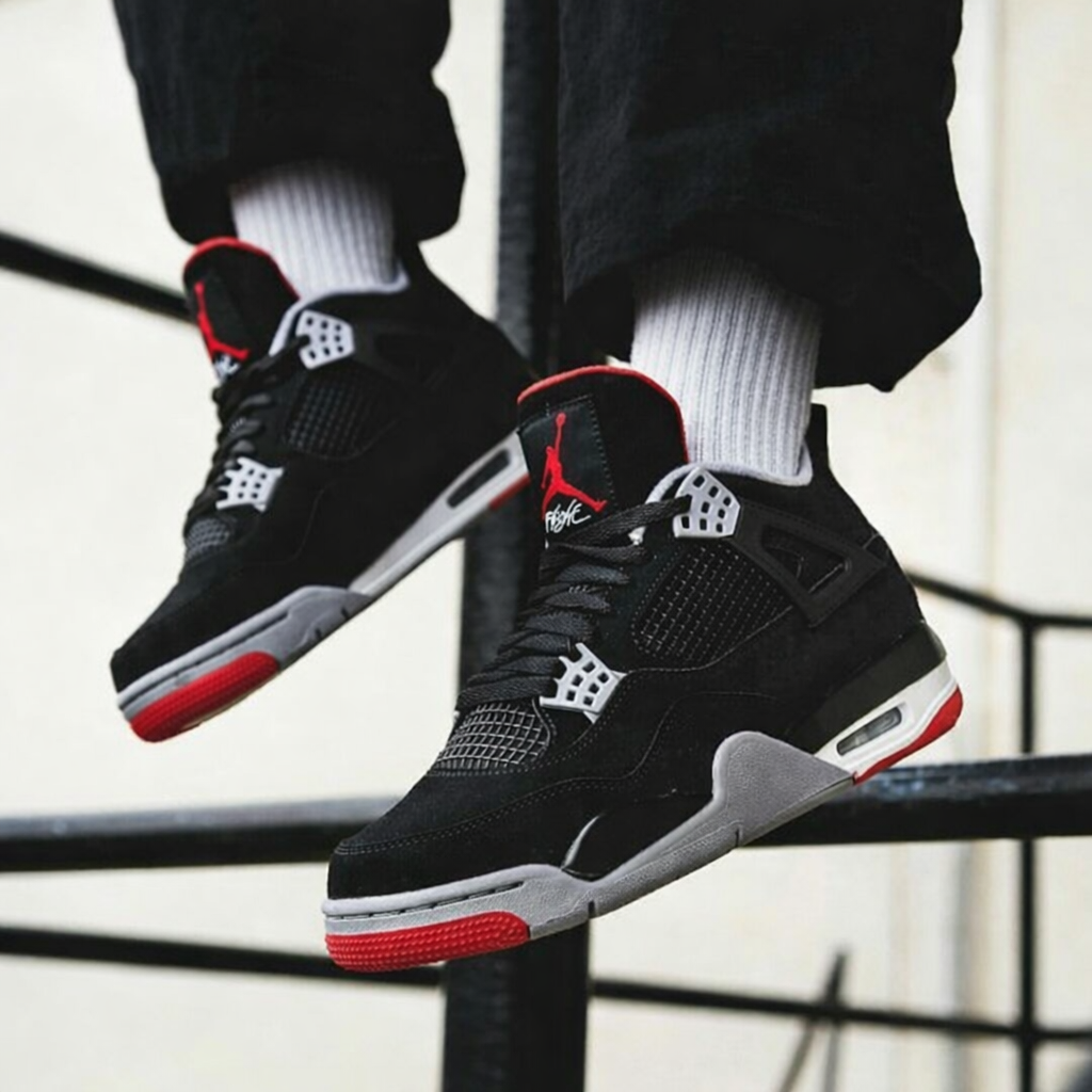 Tênis Air Jordan Retro 4 - Preto/Vermelho