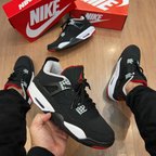 Tênis Air Jordan Retro 4 - Preto/Vermelho