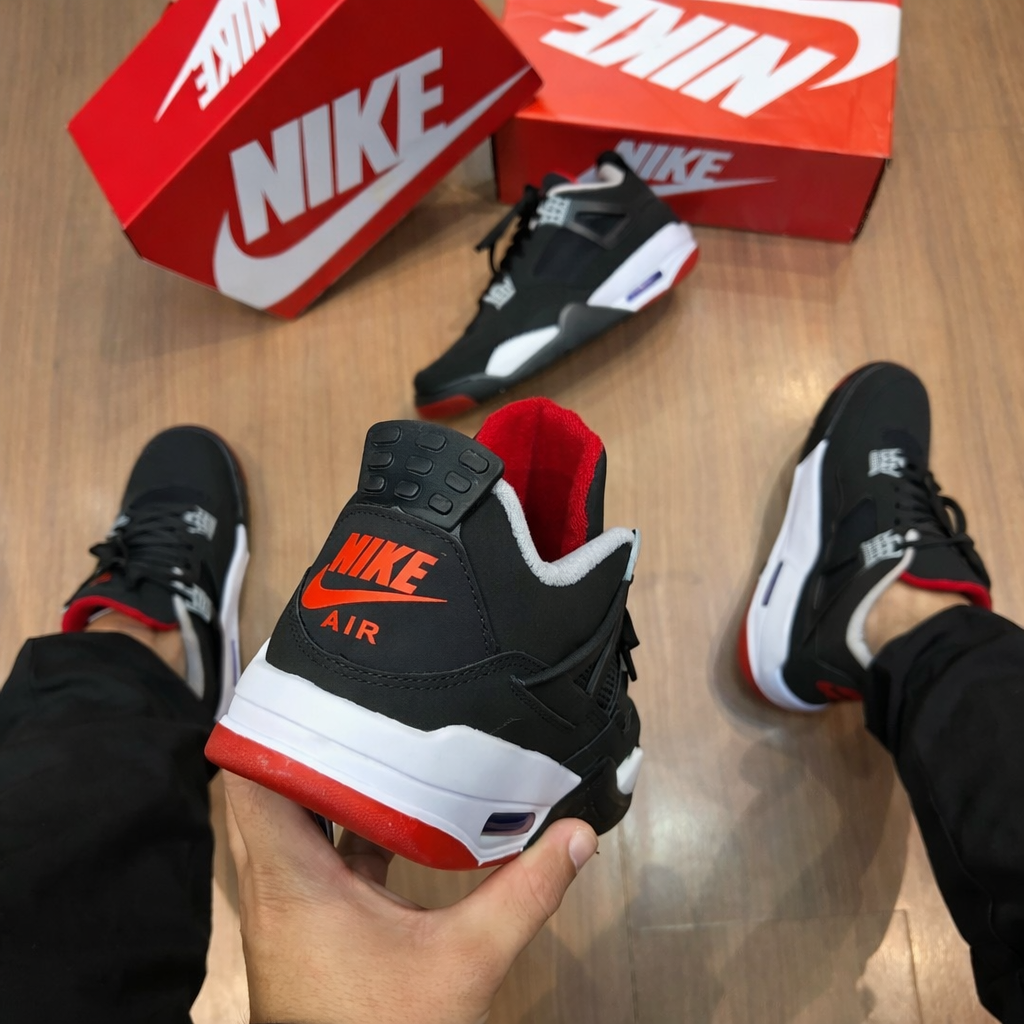 Tênis Air Jordan Retro 4 - Preto/Vermelho