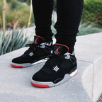 Tênis Air Jordan Retro 4 - Preto/Vermelho