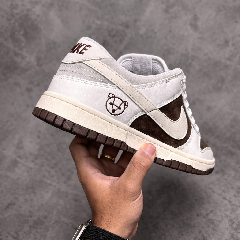 Tênis SB Dunk Low - urso marrom