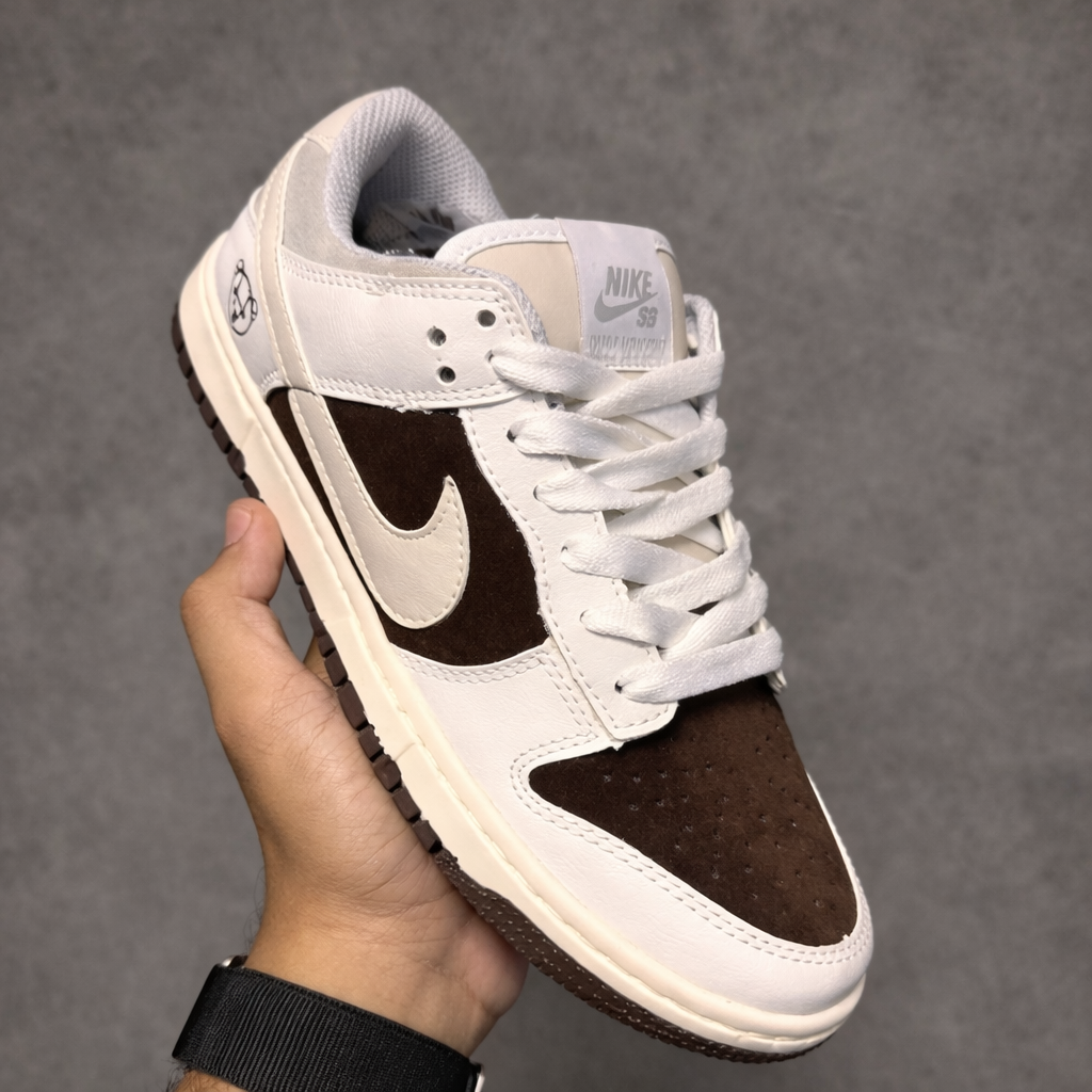 Tênis SB Dunk Low - urso marrom