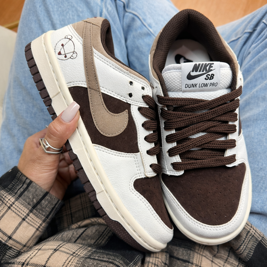 Tênis SB Dunk Low - urso marrom