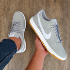 Tênis SB Dunk Low cinza/caramelo