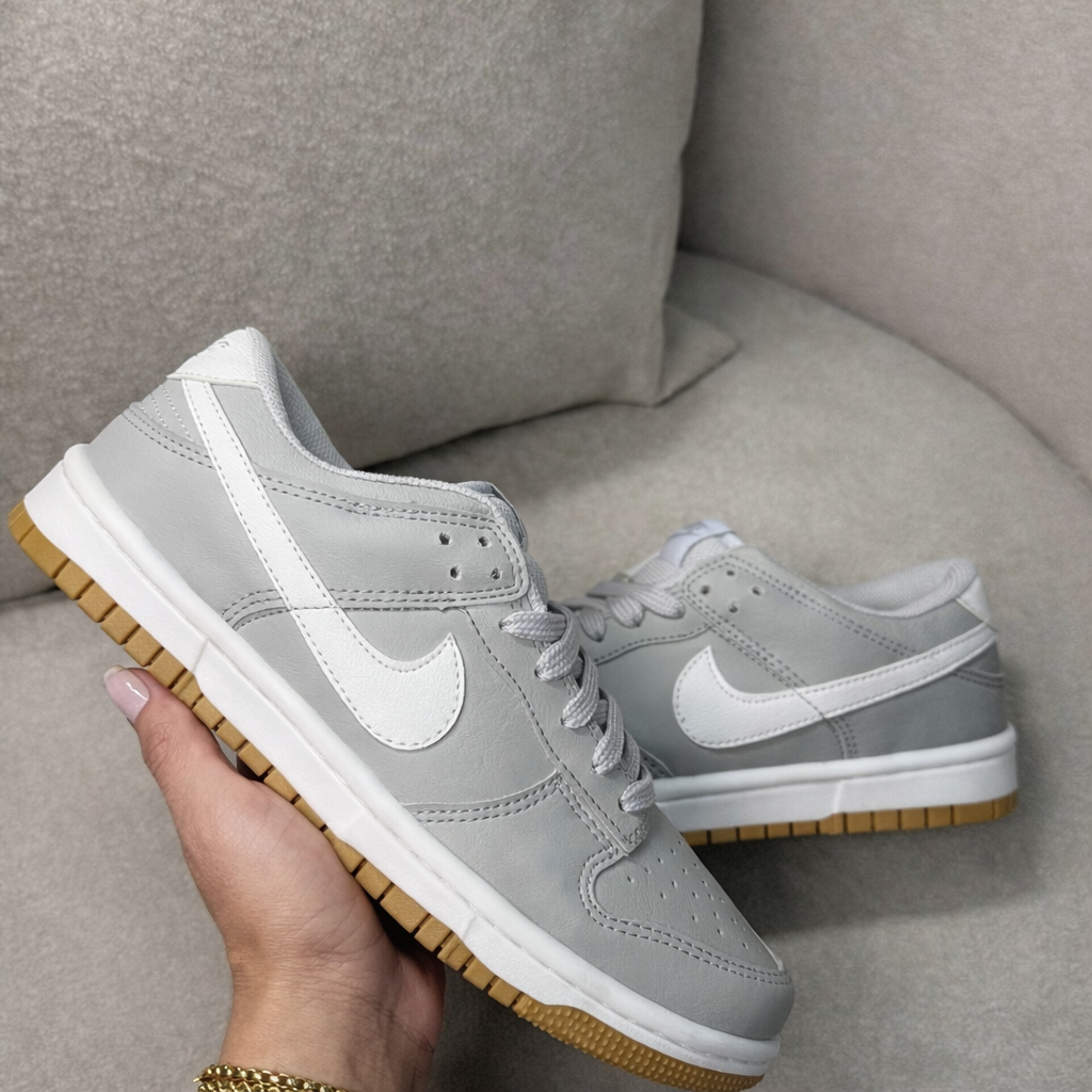 Tênis SB Dunk Low cinza/caramelo