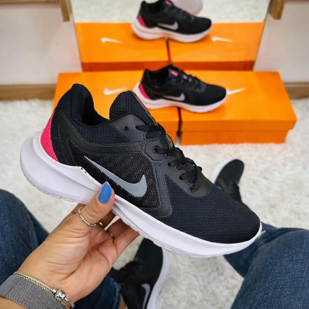 Tênis running Esportivo - preto pink
