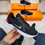 Tênis running Esportivo - preto pink