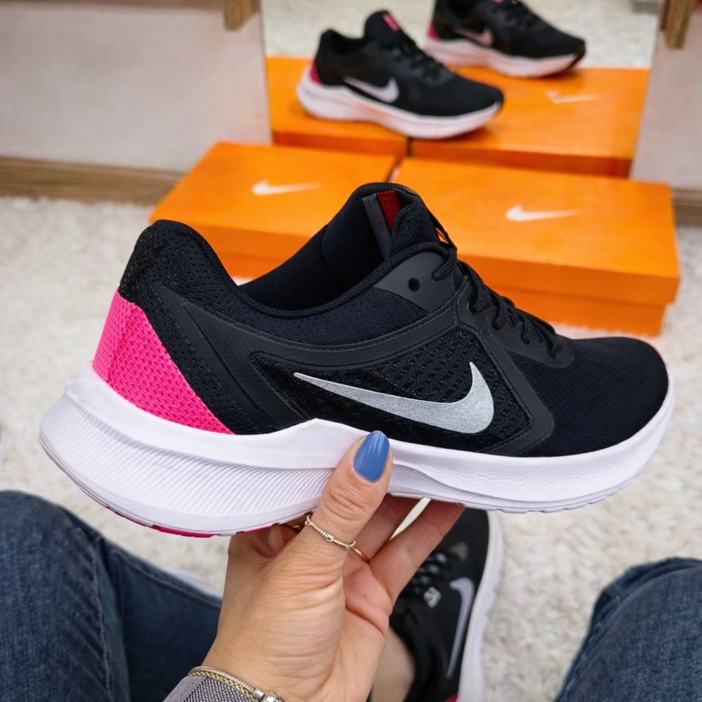 Tênis running Esportivo - preto pink