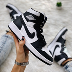 Tênis Air Jordan 1 - Preto/Branco