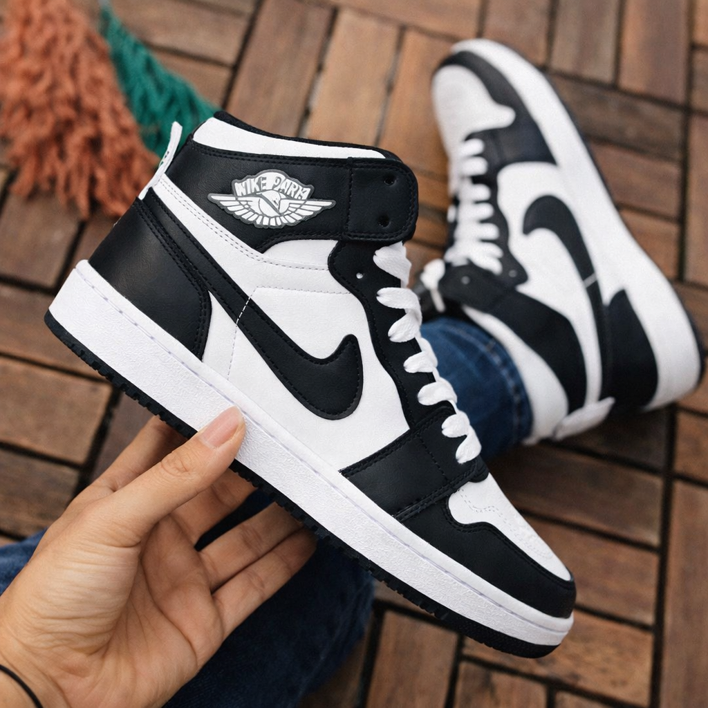 Tênis Air Jordan 1 - Preto/Branco