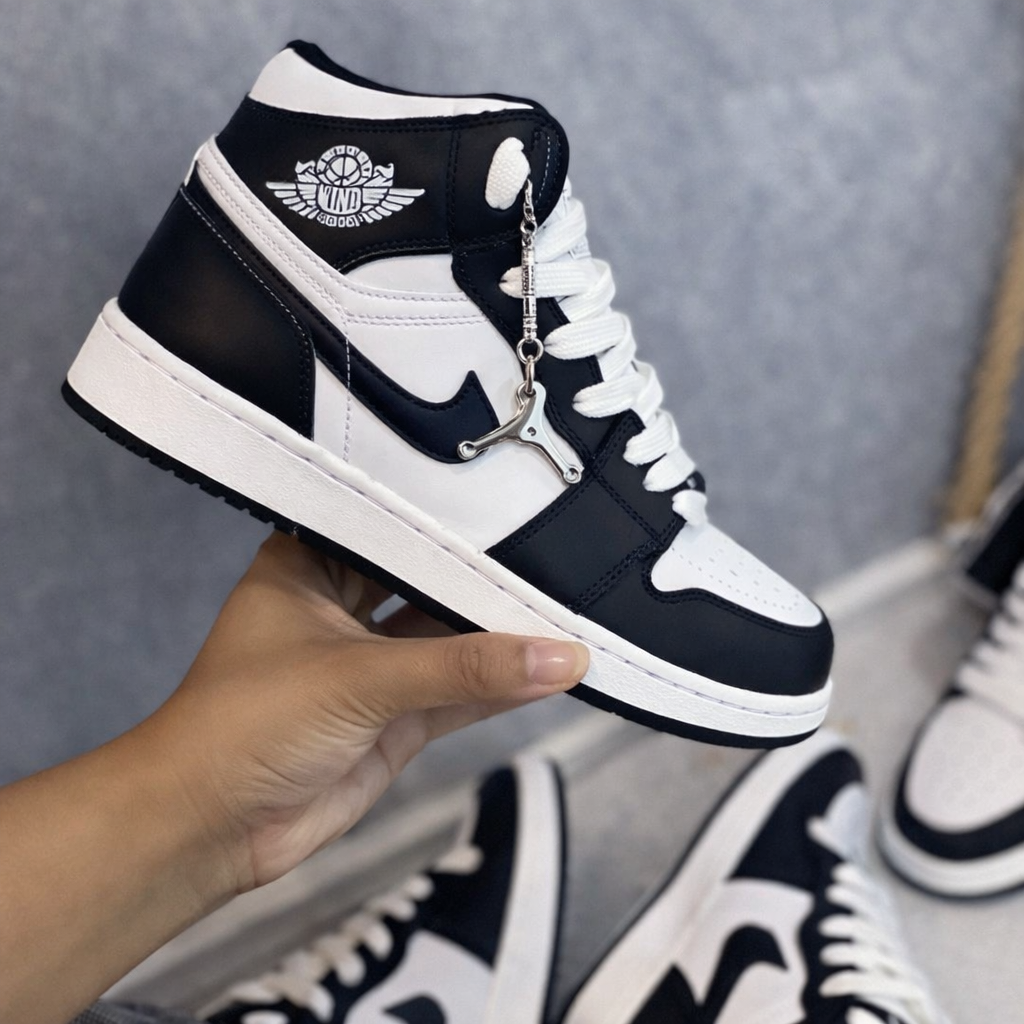 Tênis Air Jordan 1 - Preto/Branco