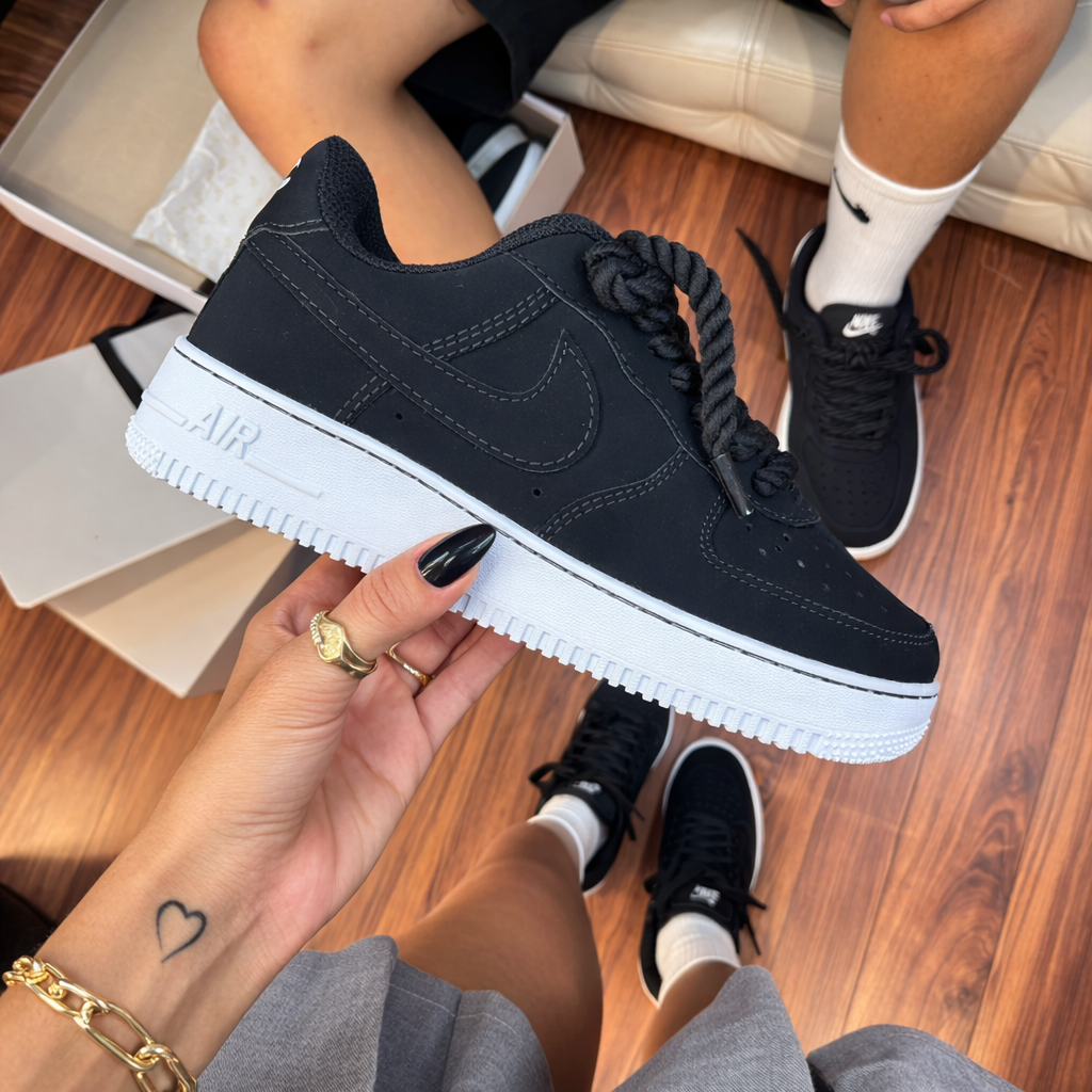 Tenis air force 1 -Preto Nobuck corda