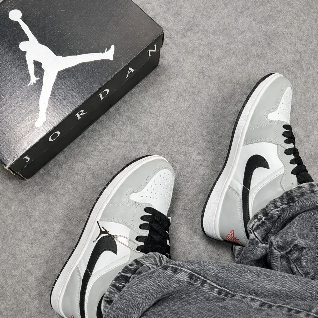 Tênis Air Jordan 1 Low - Branco/Cinza