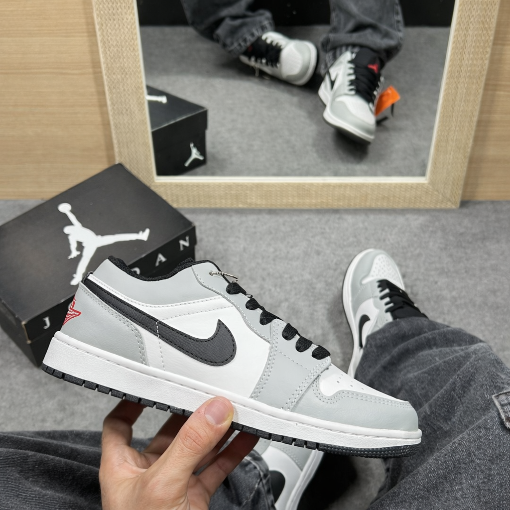 Tênis Air Jordan 1 Low - Branco/Cinza