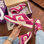 Tênis SB Dunk Low pro camurça pink