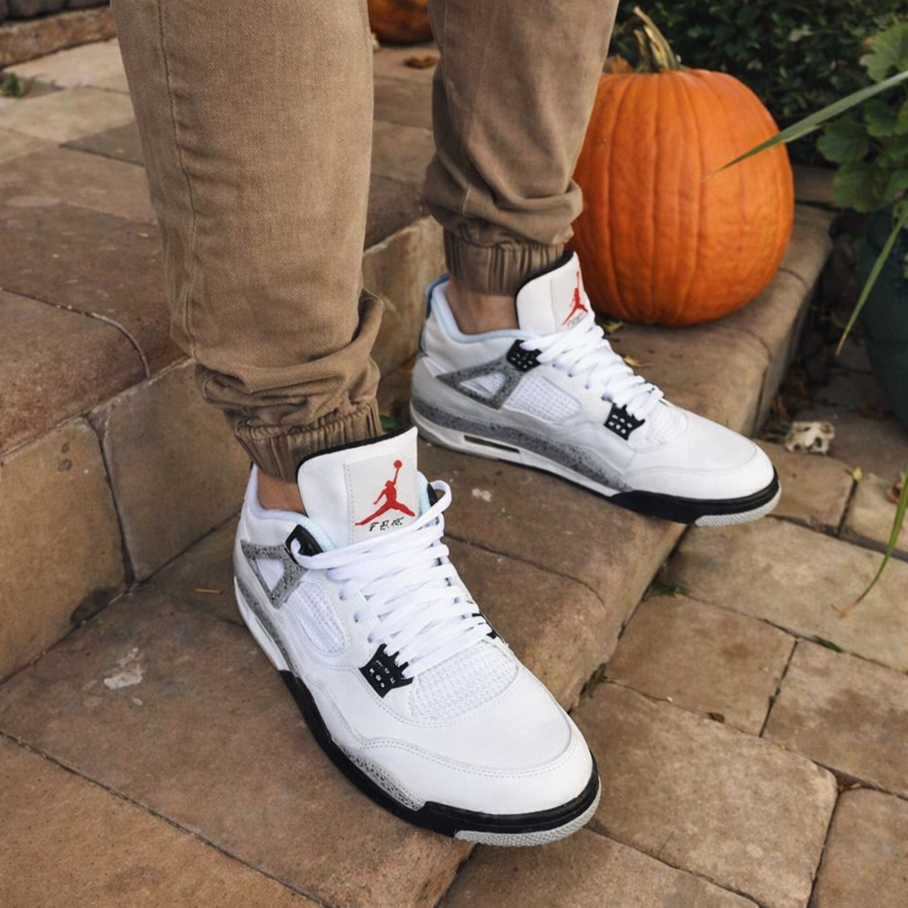 Tênis Air Jordan Retro 4 - Branco/Cimento