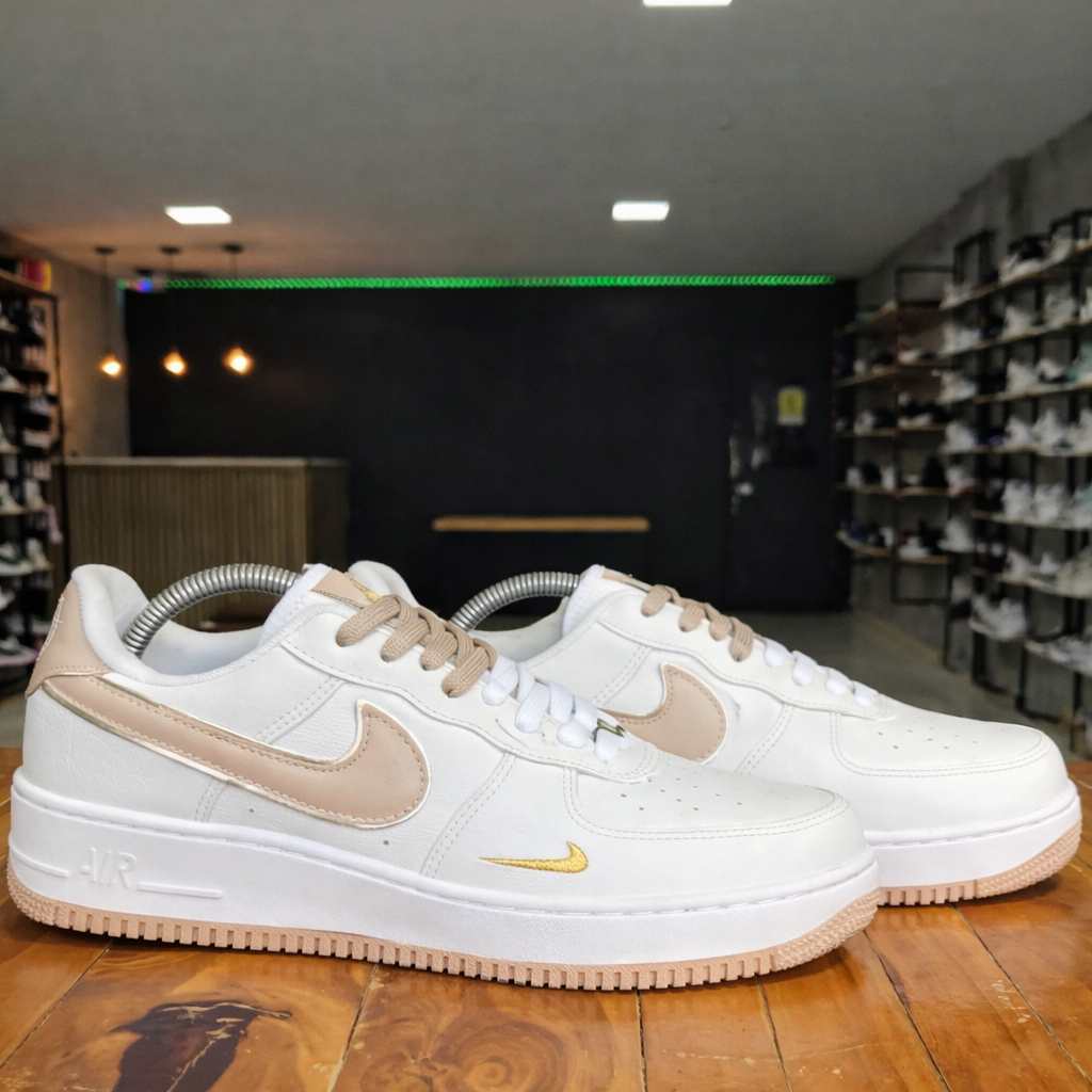 Tênis Air Force 1 - Branco/Amendoa
