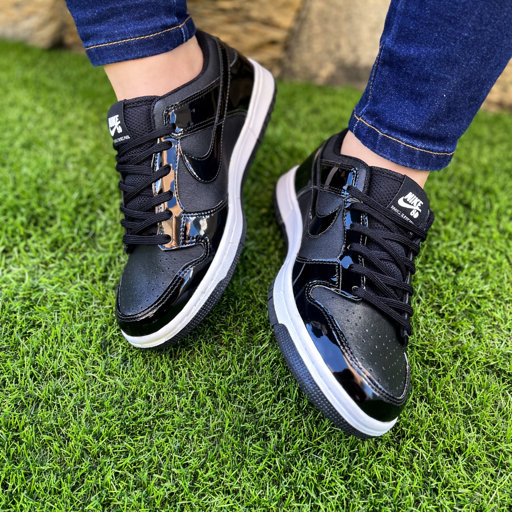 Tênis SB Dunk Low - Preto/Preto Verniz