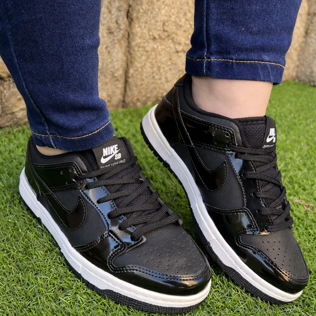 Tênis SB Dunk Low - Preto/Preto Verniz