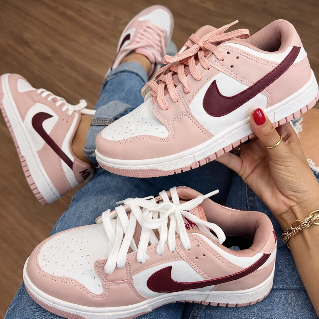 Tênis SB Dunk Low - Rosa/Vinho