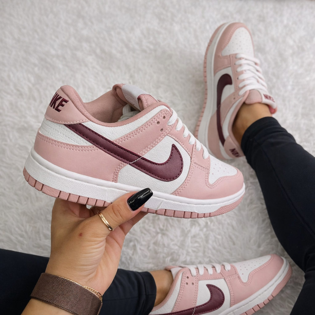 Tênis SB Dunk Low - Rosa/Vinho