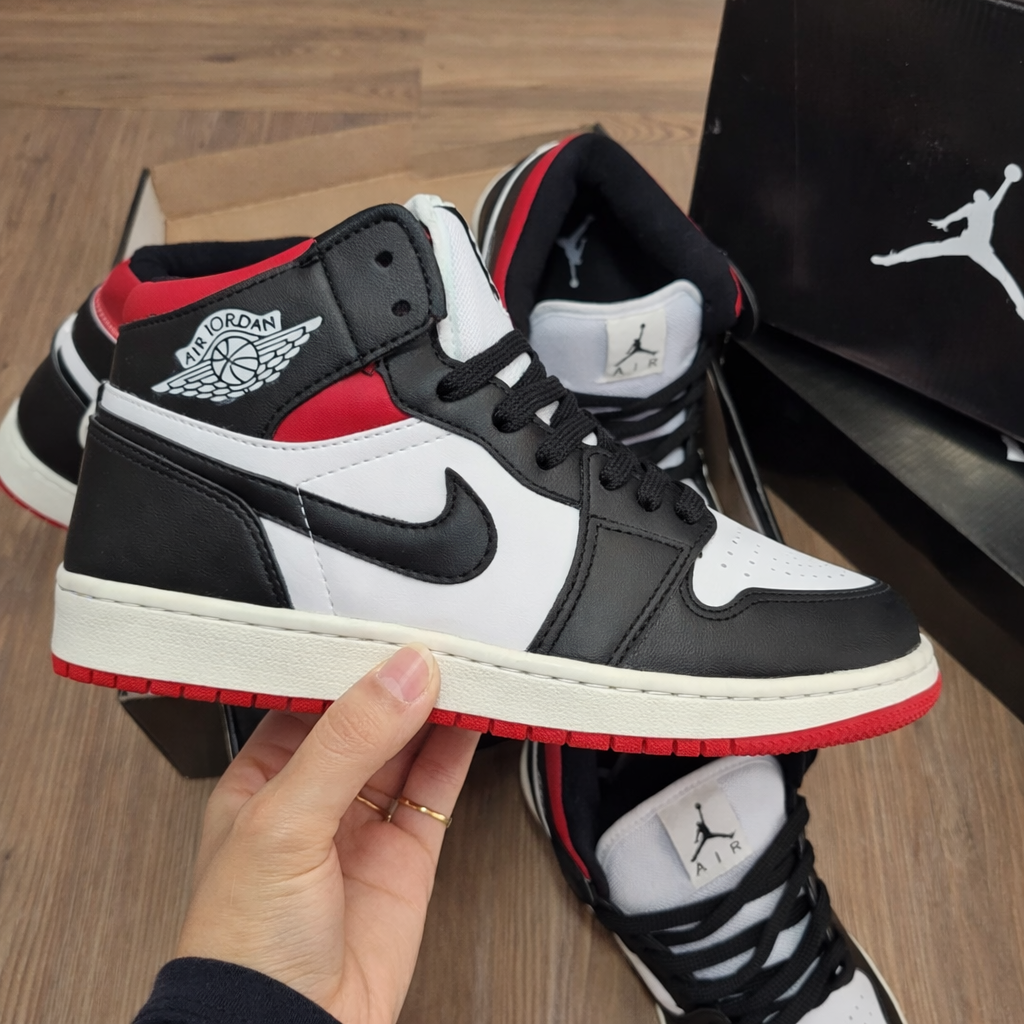Tênis Air Jordan 1 - Preto/Vermelho/Branco