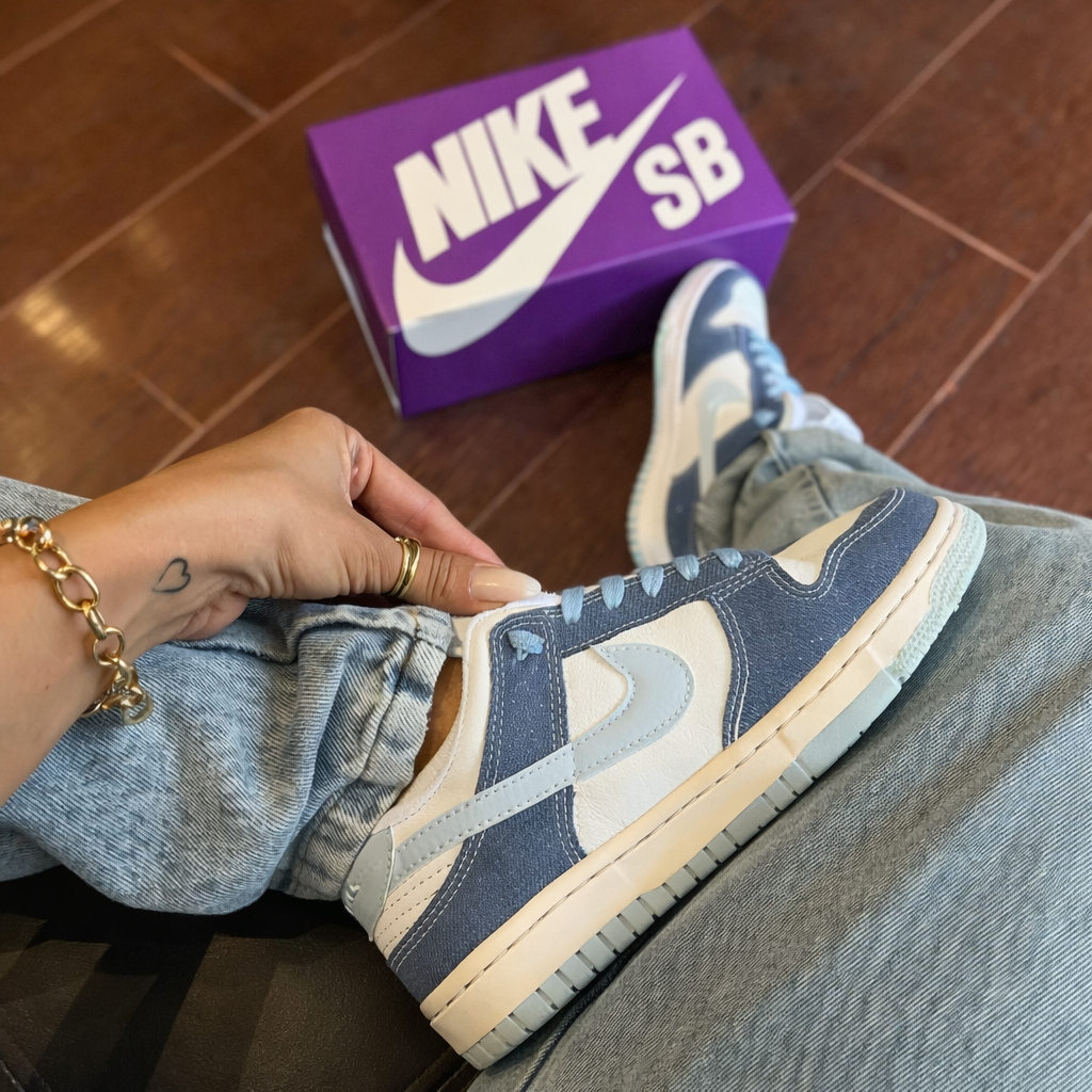 Tênis SB Dunk Low - Gliter azul jeans