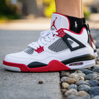 Tênis Air Jordan Retro 4 - Branco/Vermelho