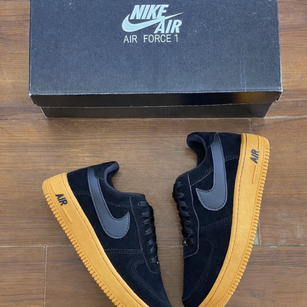 Tênis Air Force 1 Velvet Edition - Preto/Caramelo