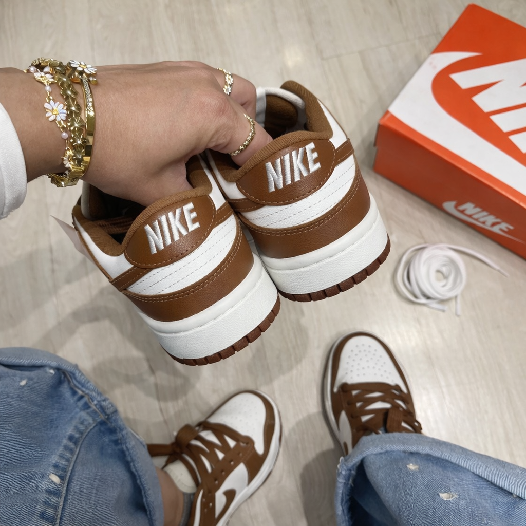 Tênis SB Dunk Low - Caramelo/Branco
