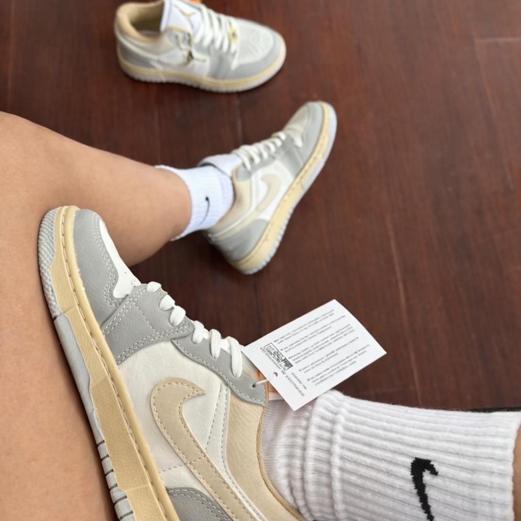 Tênis Air Jordan 1 Low - Branco/Cinza/Dourado