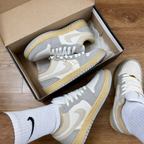 Tênis Jordan low-bege cinza