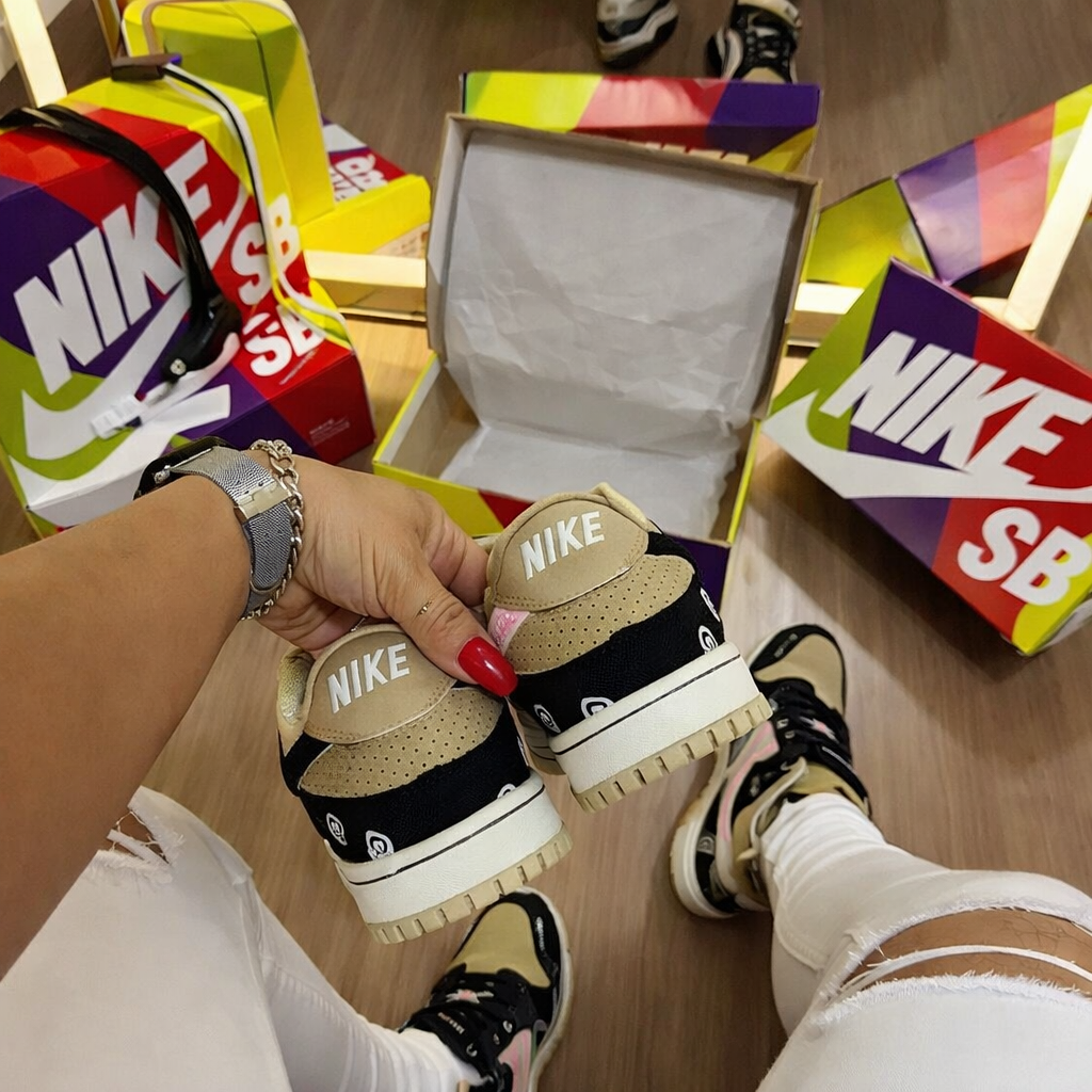 Tênis SB Dunk Low - Travis Scott