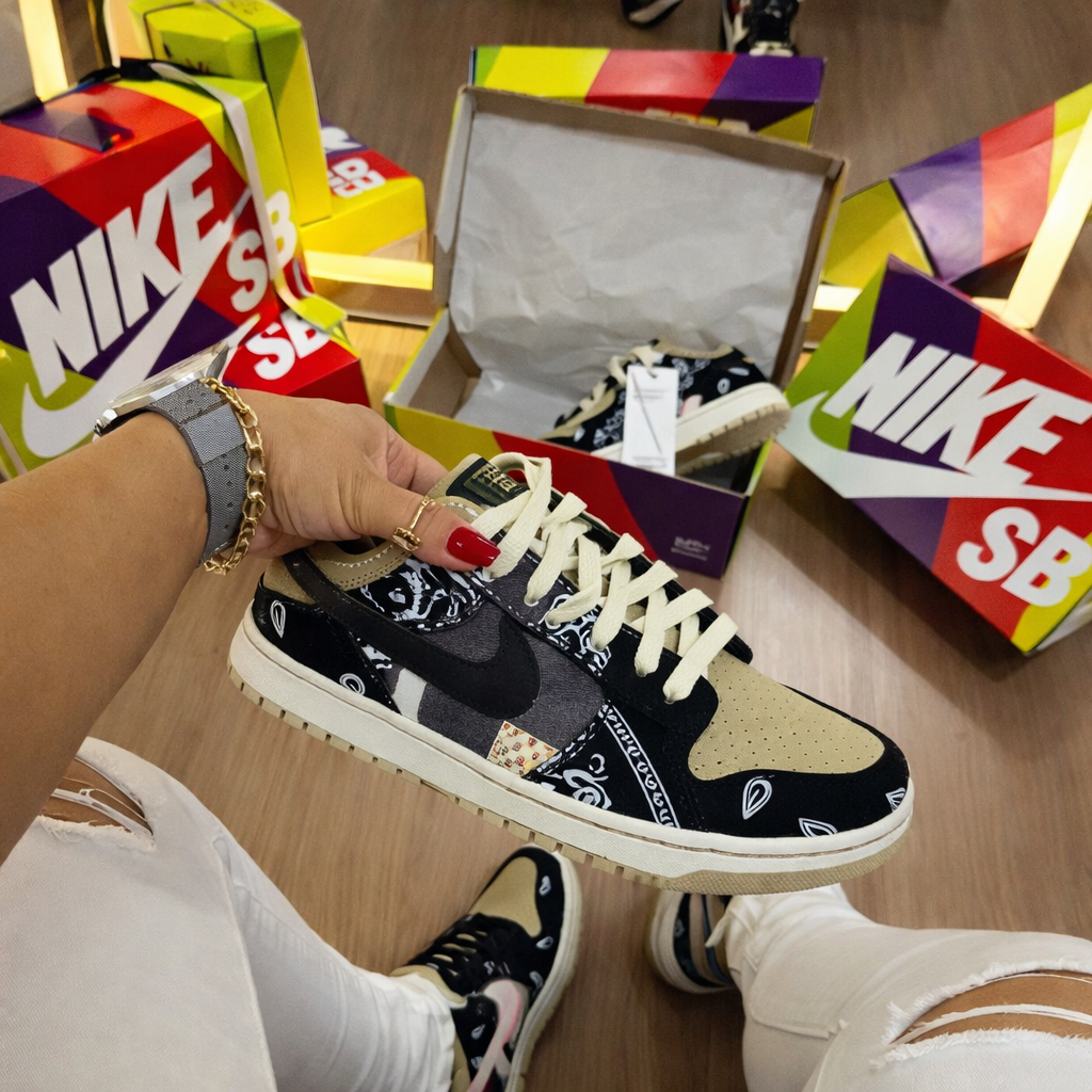Tênis SB Dunk Low - Travis Scott