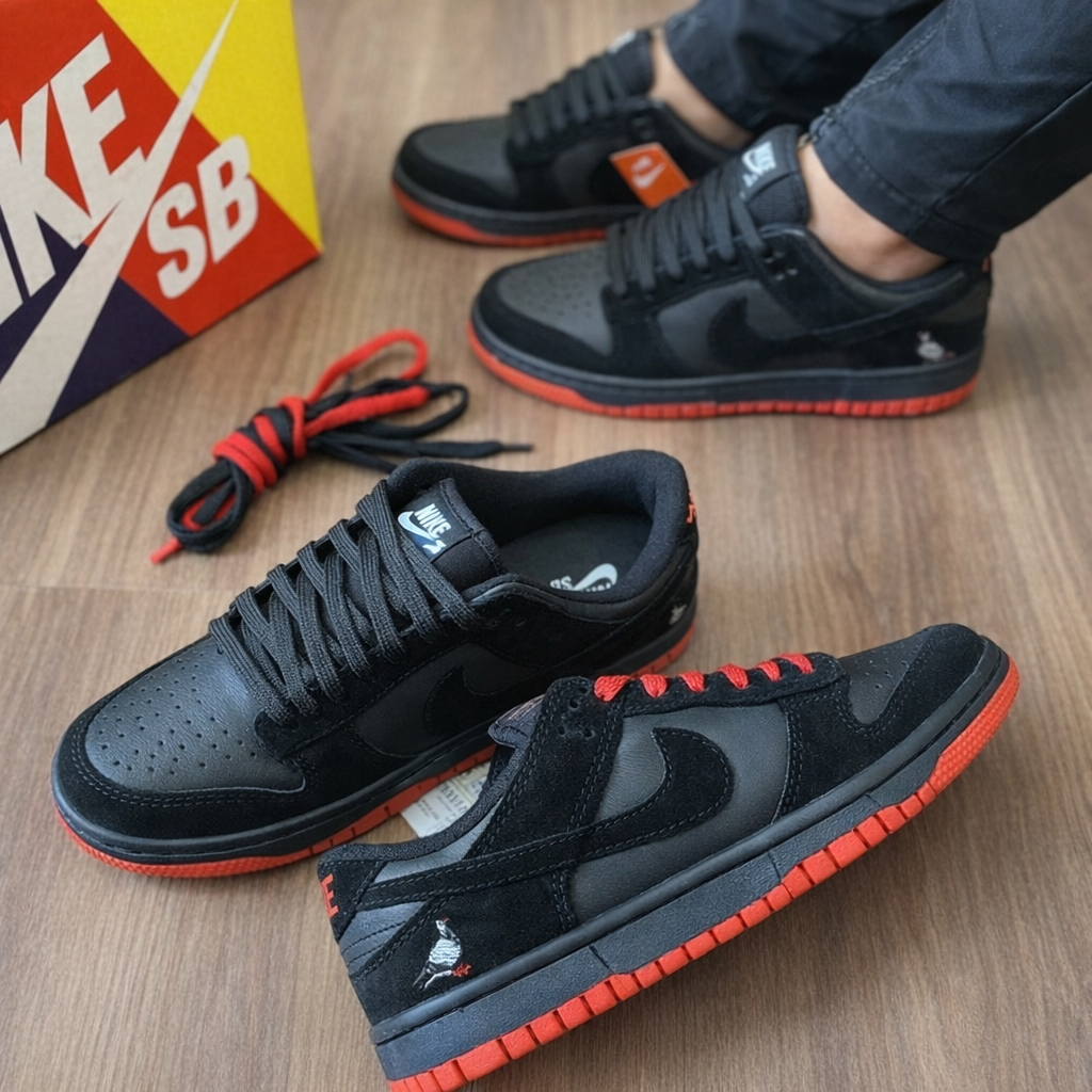 Tênis SB Dunk Low - Grafite/Preto/Vermelho