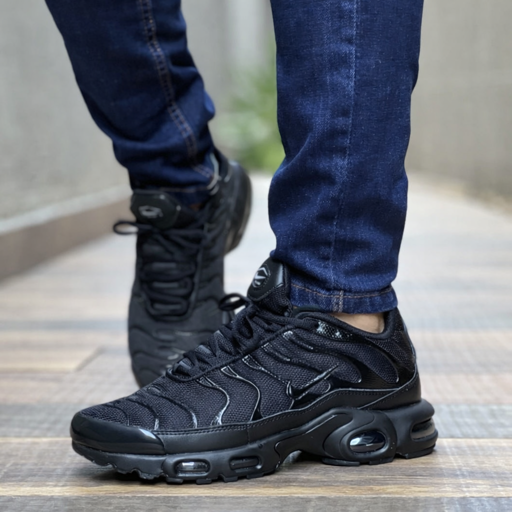 Tênis Air Max Plus TN - Preto