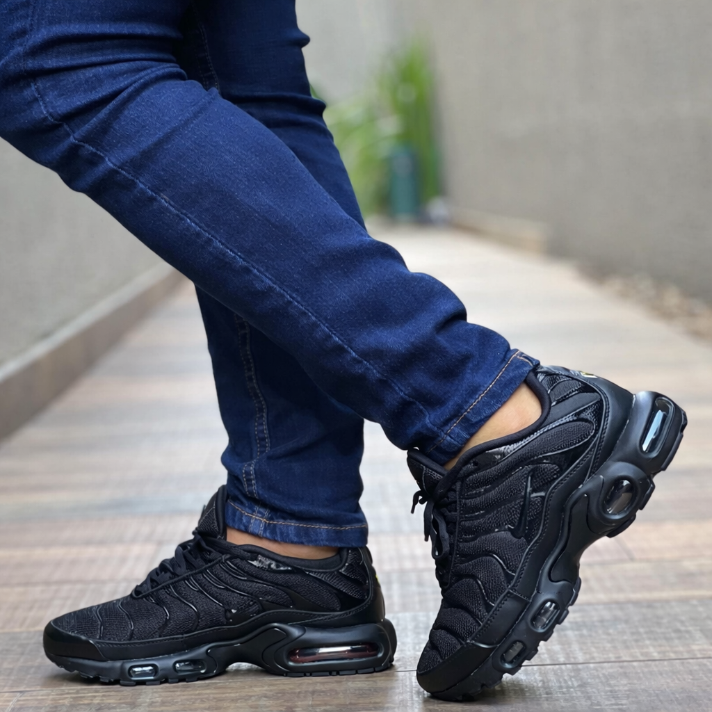 Tênis Air Max Plus TN - Preto